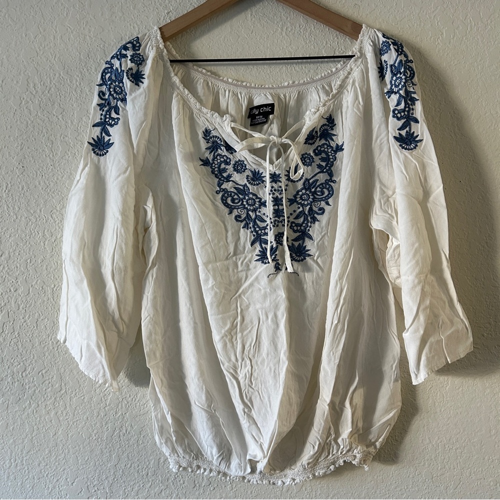 🌷City Chic White Blouse with Blue Embroidery— Size 2X/18